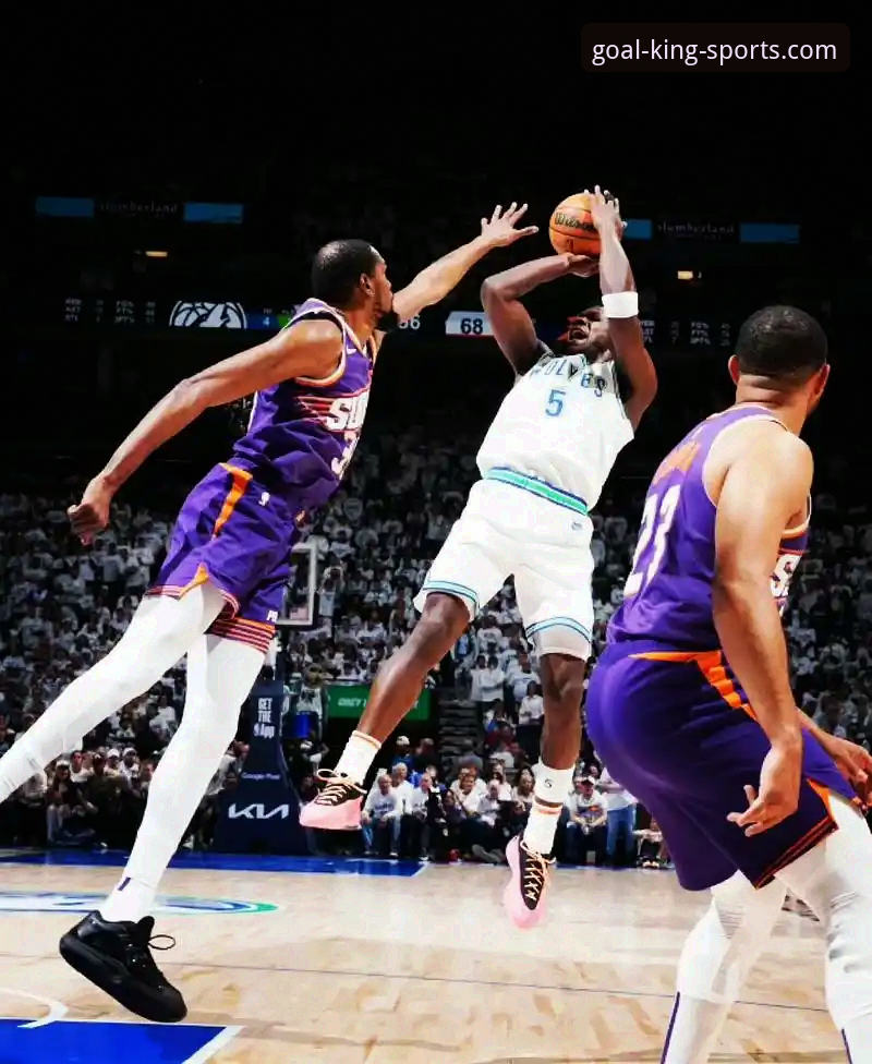 NBA季后赛半场狂胜47分 vs 球王会体育观赛体验：哪种更适合硬核球迷？